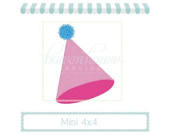 Può includere: Un cappello da festa rosa con un pompon blu brillante. Il cappello ha un bordo magenta ed è etichettato "Mini 4x4". Il design è su sfondo bianco con un bordo decorativo.
