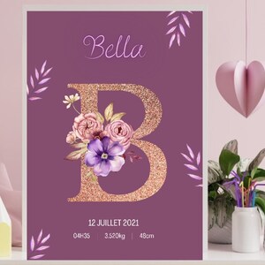 Cartel de nacimiento de flor morada.