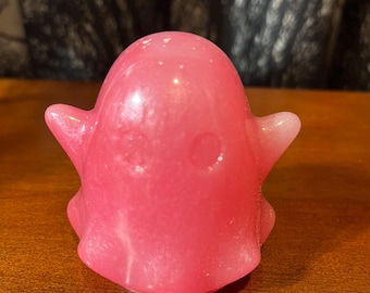 Handmade Resin Ghost Figurine: Spooky Halloween Decor