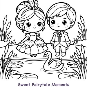 Op de afbeelding: Een zwart-wit kleurplaat met een cartoonprinses en prins die bij een vijver staan met een zwaan, waterlelies en lisdodden. De tekst onderaan luidt Sweet Fairytale Moments 30 Charming Couples to Color in een eenvoudig lettertype.