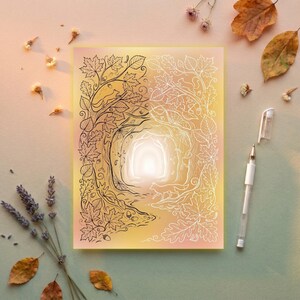 Puede incluir: Impresi&oacute;n art&iacute;stica rectangular con una ilustraci&oacute;n detallada de un &aacute;rbol y un t&uacute;nel brillante. El lado izquierdo es blanco y negro, el lado derecho es blanco. El fondo tiene un degradado amarillo y rosa.