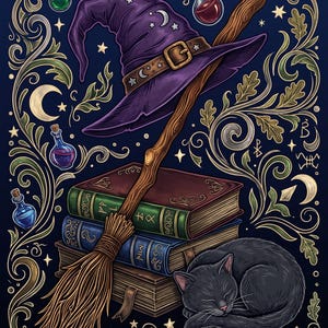 Pode incluir: Um chap&eacute;u pontudo roxo com cinto castanho, uma vassoura de madeira, uma pilha de tr&ecirc;s livros e um gato preto a dormir. Pequenos frascos de po&ccedil;&atilde;o em vidro verde, vermelho e azul est&atilde;o espalhados, emoldurados por volutas florais douradas e verdes.