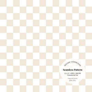 Può includere: Un download digitale di pattern senza cuciture con uno sfondo a scacchi beige e bianco. Il testo "INSTANT DOWNLOAD" e "Seamless Pattern" è in un cerchio con uno sfondo bianco e testo nero. Il testo sotto il cerchio dice "12 x 12" - "JPEG" - "300 DPI" - "Commercial Use". Il testo sotto dice "Made with love by Mabs Mabey".