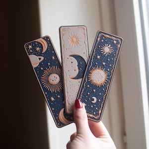 Himmlische Lesezeichen - Cosmic Moon, Stars & Planets Design | Perfektes Geschenk für Buchliebhaber und Astrologie-Fans | Sonne und Mond
