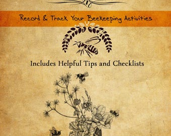 Può includere: Un diario in stile vintage intitolato "BEEKEEPER JOURNAL" con il testo "Record & Track Your Beekeeping Activities" e "Includes Helpful Tips and Checklists". La copertina presenta illustrazioni di api e fiori.