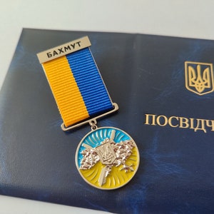 Medalla del premio tridente ucraniano "Por la defensa de Ucrania. BAKH" con diploma. Gloria a Ucrania. hecho en Ucrania
