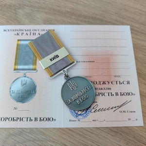 Premio ucraniano a la valentía con diploma: demostración de valor en la batalla. Kiev. Gloria a Ucrania