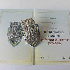 Insignia de premio ucraniano 'FIGHTING VOLUNTEER of UCRANIA' + diploma - Muestra el orgullo ucraniano