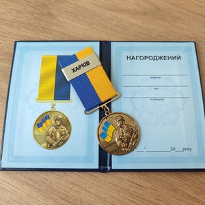 Medalla ucraniana "Por la defensa de la patria. Járkov" con diploma. Gloria a Ucrania