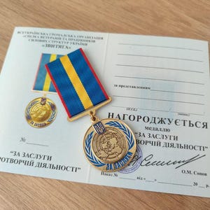 Medalla Tridente Militar de Ucrania por méritos en actividades de mantenimiento de la paz con diploma - Premio Ucrania Patriótica