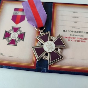 Medalla del tridente militar ucraniano "Cruz por herir en batalla 2 grado" con diploma. Gloria a Ucrania