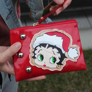 Ropa reciclada pintada a mano, cosida a mano, arte portátil único en su tipo, ropa y accesorios reciclados personalizados, prendas únicas.
