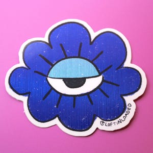 LL Allsehender Sticker. Wasserdichter, elementsicherer Aufkleber aus gebürstetem Aluminium, Retro Metallic-Aufkleber, handgezeichneter digital entworfener Aufkleber.