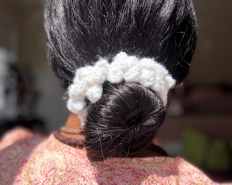 Crochet jasmine flower scrunchie, gajra, Mallipoo hair tie