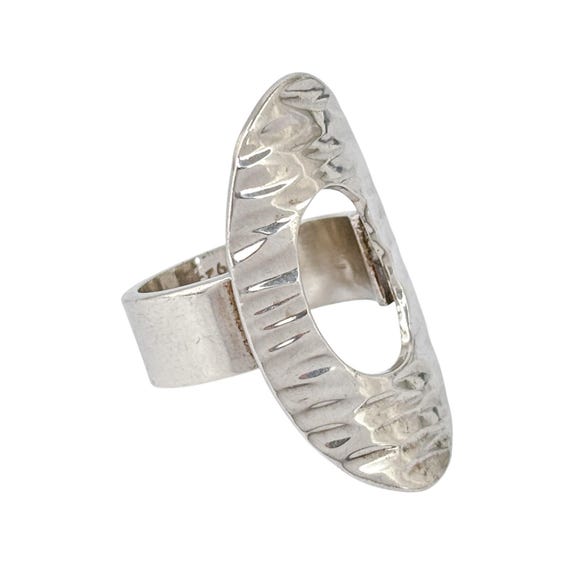 Hammered Oval Disk Statement Ring | Vintage Sterl… - image 3