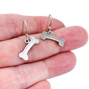 Pendientes colgantes vintage de hueso de perro en plata de ley 925 / Joyas para mascotas / Regalo para amantes de los perros