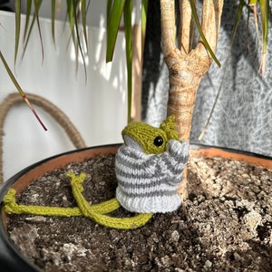 Froggie Frog Crochet,Amigurumi Frog,Green Cute Frog Knitting,Knitted Frog,Gift For Christmas,Gift For Birthday,Froggie's Sweater,Gift İdeas