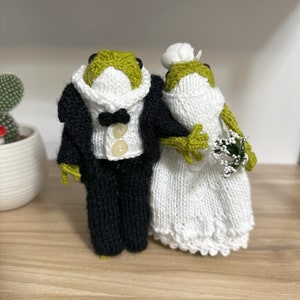 Bride and Groom Frog,Cute Frog,Custom Crochet frog,Valentine's Day Gift,Wedding Gift,Knitted Frog,Gift For Birthday,Cute Frog Crochet