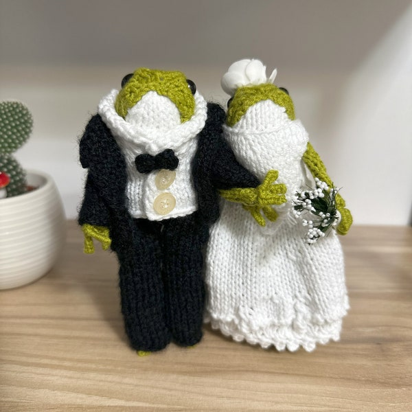 Bride and Groom Frog,Cute Frog,Custom Crochet frog,Valentine's Day Gift,Wedding Gift,Knitted Frog,Gift For Birthday,Cute Frog Crochet