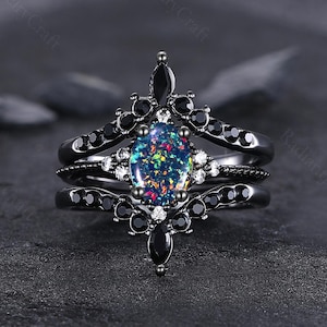 Schwarzer Opal Verlobungsring Set: Gothic Rhodium Halo, Schwarze Onyx Seitensteine