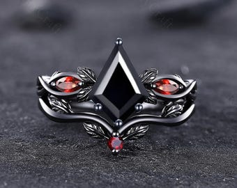Gothic Kite Cut Black Onyx Engagement Ring Set Unique Nature Inspired Garnet Stacking Rings Black Onyx Wedding Band Bridal Birthstone Ring