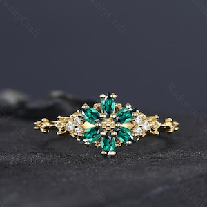 Vintage Emerald Flower Ring Yellow Gold Emerald Flower Ring Minimalist Floral Ring Handmade Emerald Flower Jewelry Best Friend Gift for Her