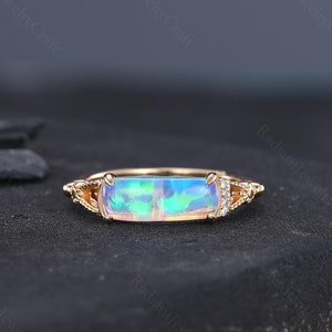 Anillo de ópalo con forma de cojín Anillo de ópalo familiar Anillo de ópalo de oro amarillo Anillo de compromiso de ópalo Anillo de promesa de ópalo Anillo de ópalo único Regalo de aniversario para ella