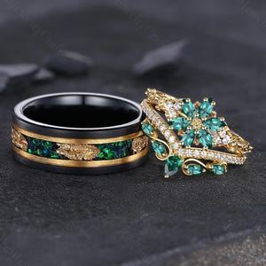 Floral Green Emerald Gold Leaf Couples Ring Set, His and Hers Wedding Band, Yellow Gold Ring Set, Matching Nature Couples Wedding Ring Set