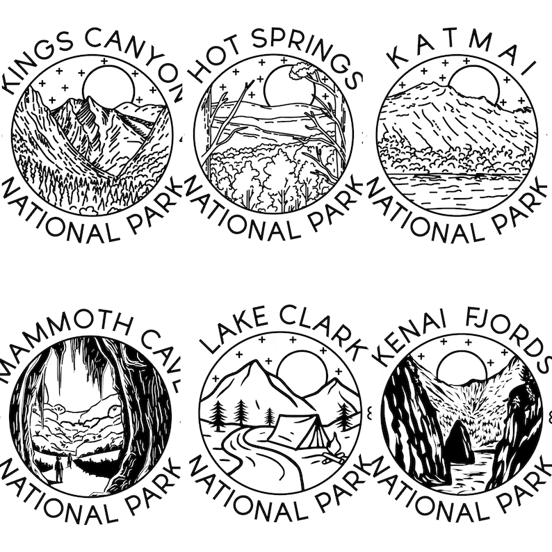 Op de afbeelding: Zes zwart-witte cirkelvormige ontwerpen met illustraties van nationale parken. Elk ontwerp bevat de parknaam en de tekst "Nationaal Park". Parken zijn onder meer Kings Canyon, Hot Springs, Katmai, Mammoth Cave, Lake Clark en Kenai Fjords.