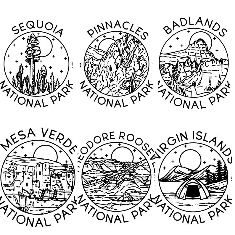 Op de afbeelding: Zes zwart-wit cirkelvormige illustraties van Nationale Park-emblemen. Elk embleem toont een ander park: Sequoia, Pinnacles, Badlands, Mesa Verde, Theodore Roosevelt en Virgin Islands. Elk ontwerp bevat de parknaam en een landschap.