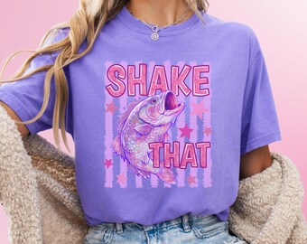 Camiseta "Shake That Girly Summer Fish", camiseta divertida para exteriores, camiseta preppy para el día a día en el lago, camiseta divertida para acampar para mamá, regalo para amigas.