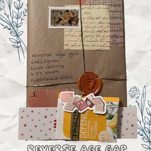 Puede incluir: Un paquete de papel marrón envuelto con cuerda y sellado con un sello de cera. El paquete está decorado con sellos vintage, recortes de papel y pegatinas. El texto en el paquete dice "Reverse age gap firefighter fake dating 3.23 stars Published 2024".