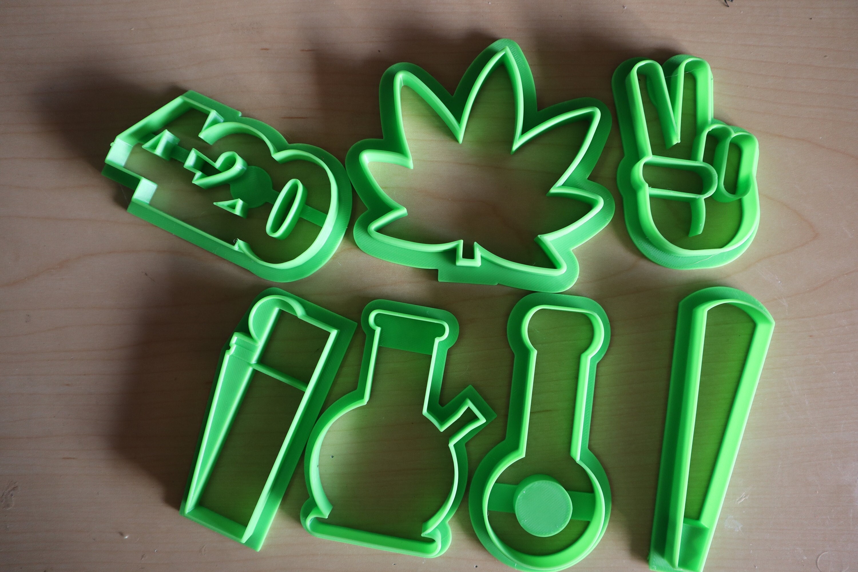 Set di formine per biscotti a forma di foglia di marijuana, affilate e in acciaio inox