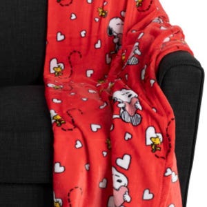 Peanuts Snoopy Oversized Valentines Day Heart Throw Blanket
