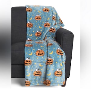 Peanuts Snoopy Halloween Pumpkin Blanket Throw
