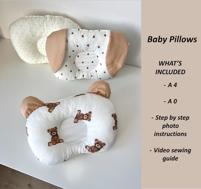 Puede incluir: Se muestran tres almohadas para beb&eacute;s. Una es blanca con corazones marrones, otra es blanca con ositos de peluche marrones y la tercera es blanca con peque&ntilde;os puntos marrones. Las almohadas tienen una depresi&oacute;n central y detalles en forma de oreja.