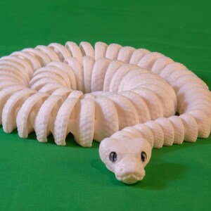 Ultra Realistic Leucistic Ball Python – Fully Articulated Snake with Glass Eyes & Moving Jaw – Lifelike White Python Replica for Display, Co
