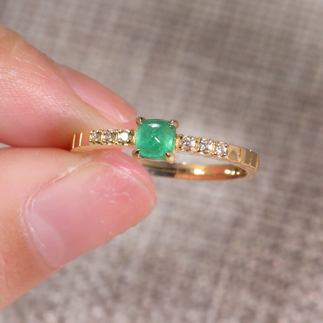 Handcrafted 18K Solid Gold Ladies' Ring/with a Natural Emerald Main