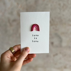 Cartão de Dia dos Namorados pintado à mão + papel quilled - CORAÇÃO ARCO-ÍRIS - Cartão exclusivo feito à mão em aquarela 3D