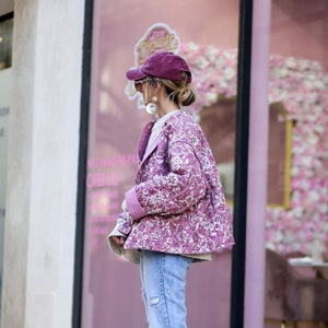 Veste matelassée à patchwork floral pour femme, Veste décontractée en coton léger, Printemps unique, Fête des Mères, Fleurs roses uniques, Vêtements mignons image 3