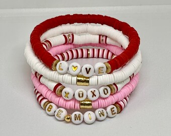 Set 7 Bracciali Elasticizzati San Valentino FAERLIIRY – Perline Heishi Con Cuori E Scritte LOVE KISS XOXO – Regalo Donne