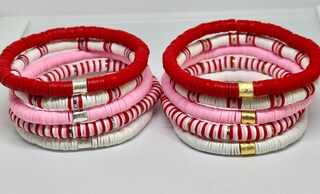 Set 7 Bracciali Elasticizzati San Valentino FAERLIIRY – Perline Heishi Con Cuori E Scritte LOVE KISS XOXO – Regalo Donne