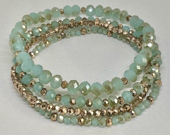 Set di braccialetti con perline color menta e oro: braccialetti impilabili con cristalli sfaccettati