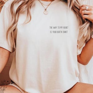 Camiseta de diseño humano |Camiseta Camino a mi corazón | Camiseta de yoga | Camisa Boho | Camiseta de astrología | Camiseta de atención plena | Regalo para ella | Camisa divertida