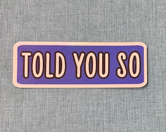 Puede incluir: Una pegatina azul y blanca con el texto "TOLD YOU SO" en negrita, en blanco.