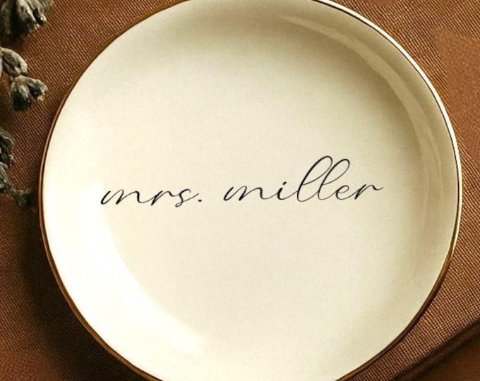 mrs custom ring dish, Wedding Ring Dish, Engagement Ring Holder, Engaged Couple Gift, Personalized Engagement Ring Dish , Trinket  Ring Dish