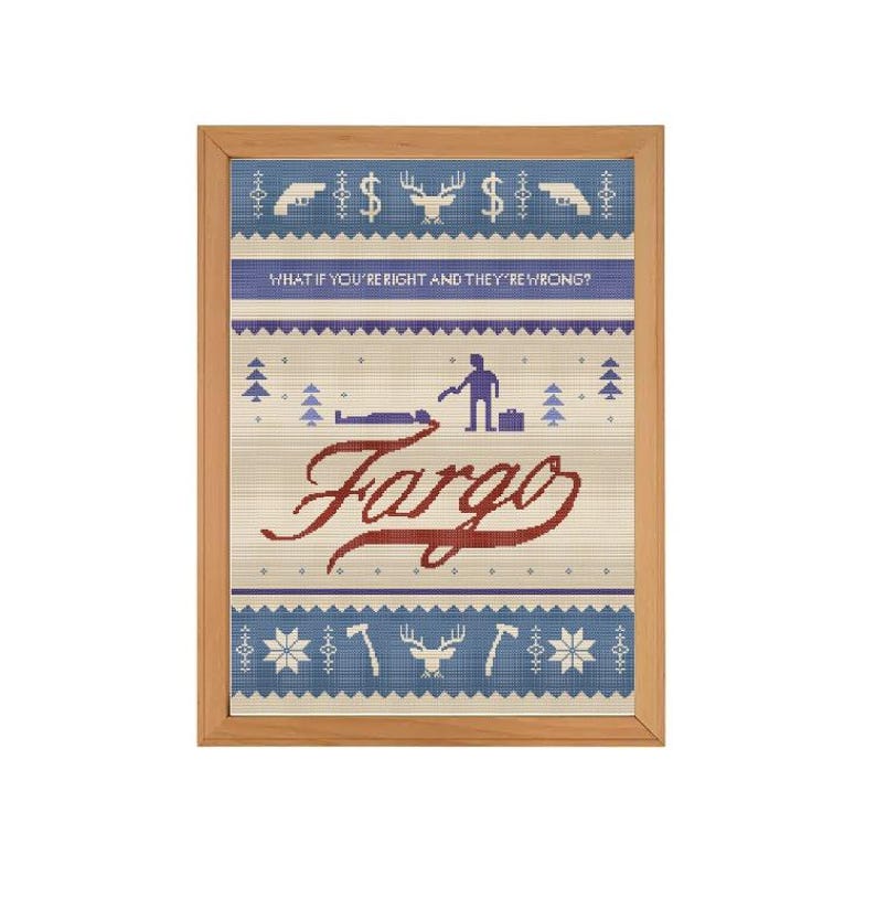 Puede incluir: Una impresi&oacute;n enmarcada con un dise&ntilde;o estampado azul y blanco que presenta una ilustraci&oacute;n estilizada de un hombre sosteniendo un arma y una maleta, con una persona tendida en el suelo. El texto "What if you're right and they're wrong?" y "Fargo" est&aacute;n impresos en rojo sobre un fondo crema.