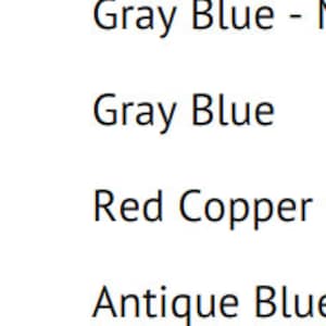 Puede incluir: Un gr&aacute;fico con cinco filas que muestran los colores de hilo DMC y sus n&uacute;meros correspondientes. Los colores son: azul gris&aacute;ceo, azul gris&aacute;ceo, cobre rojo y azul antiguo. Los n&uacute;meros de hilo DMC son: 160, 161, 918 y 931.