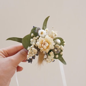 Daisy+Baby&#39;s Breath+Eucalyptus dried wrist flower,Bohemian wedding accessories, Cream Green dry flower wrist  corsage