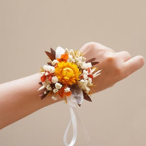 Daisy+Baby&#39;s Breath dried wrist flower,Bohemian wedding accessories, Cream Green dry flower wrist  corsage